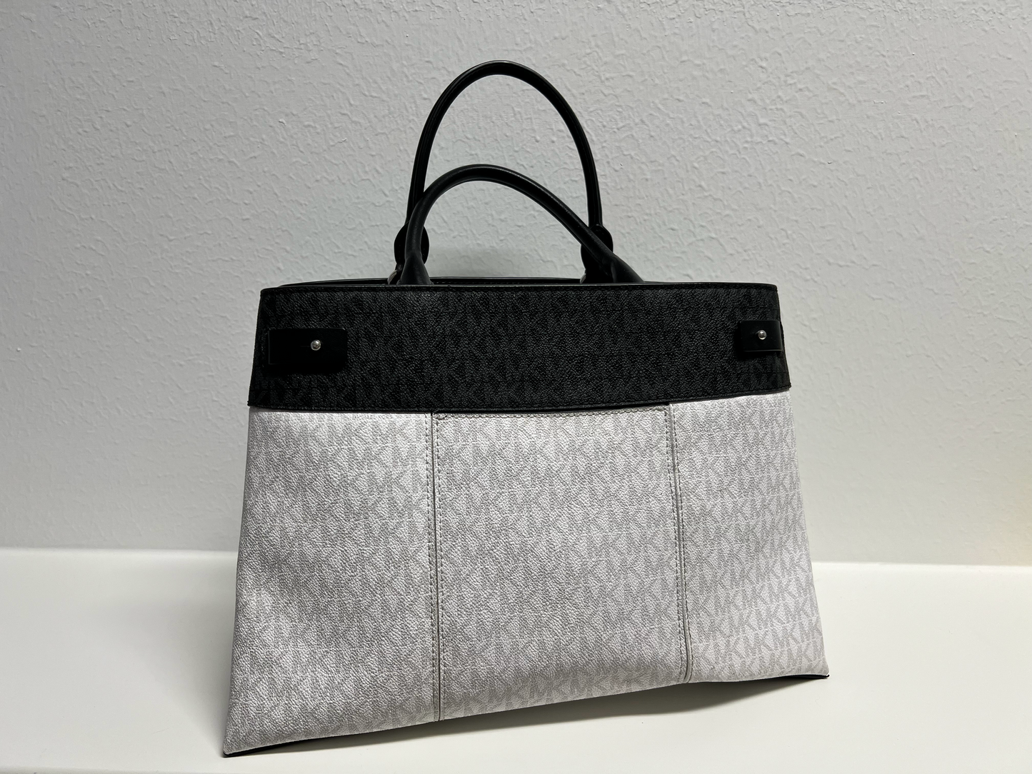 Black and White Michael Kors Purse
