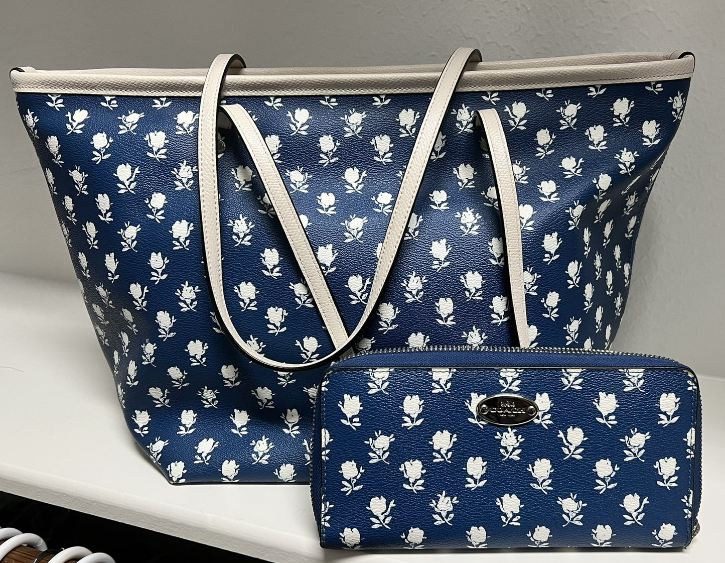 Coach Blue/White Badlands Floral Zip Tote with matching Wallet