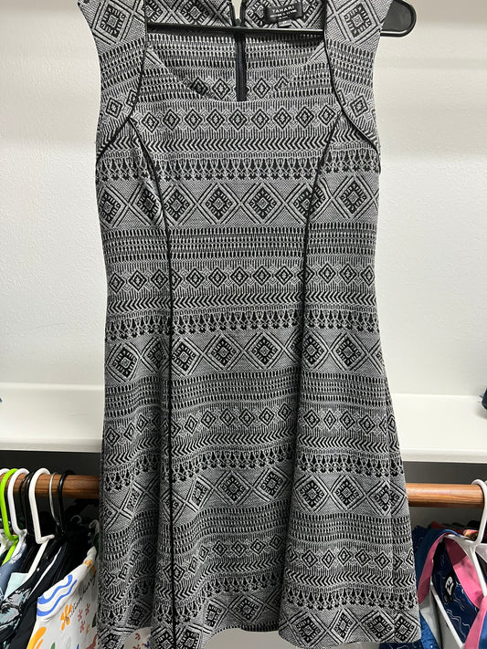 Tahari Arthur S. Levine Petite Gray Geometric Dress