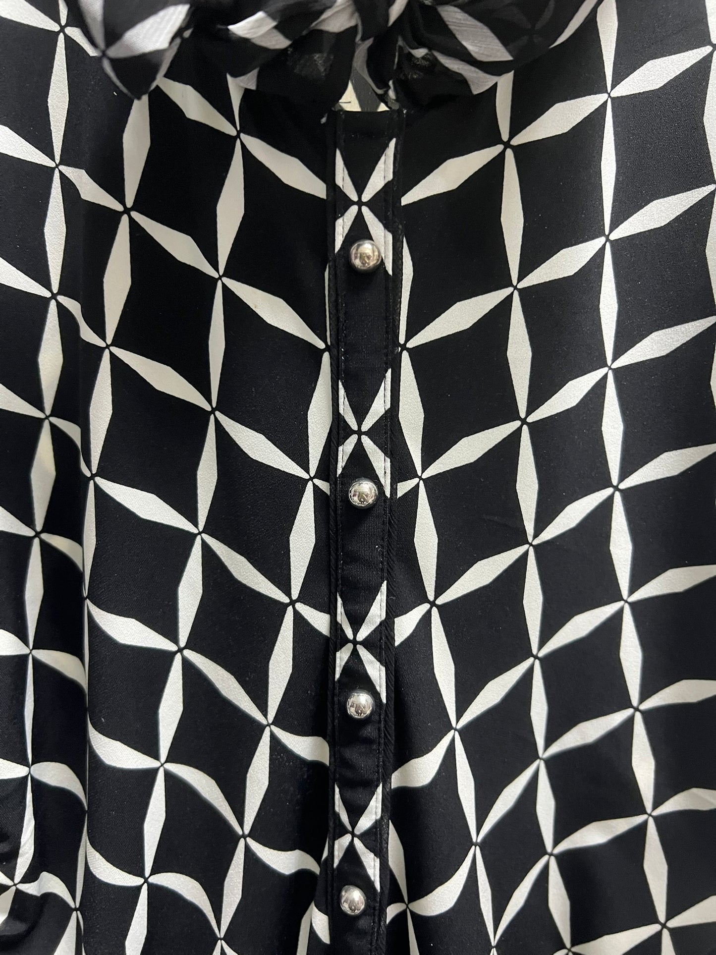 White House Black Market Black/White Pattern Blouse