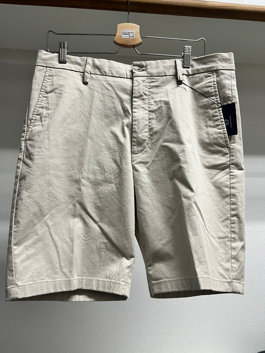 BRAND NEW! Awearness Kenneth Cole Chillflex Khaki Shorts